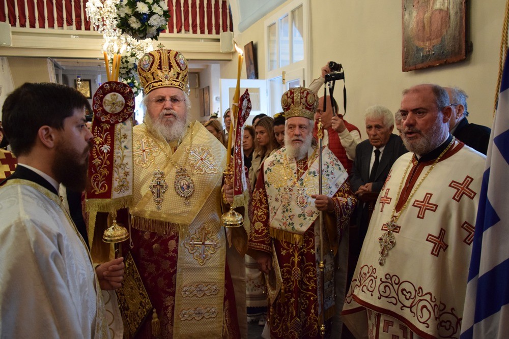 ΠΑΝΔΗΜΩΣ ΚΑΙ ΠΕΡΙΛΑΜΠΡΩΣ ΟΙ ΜΥΚΟΝΙΟΙ ΤΙΜΗΣΑΝ ΤΟΝ ΠΟΛΙΟΥΧΟ ΤΟΥΣ ΑΓΙΟ ΑΡΤΕΜΙΟ